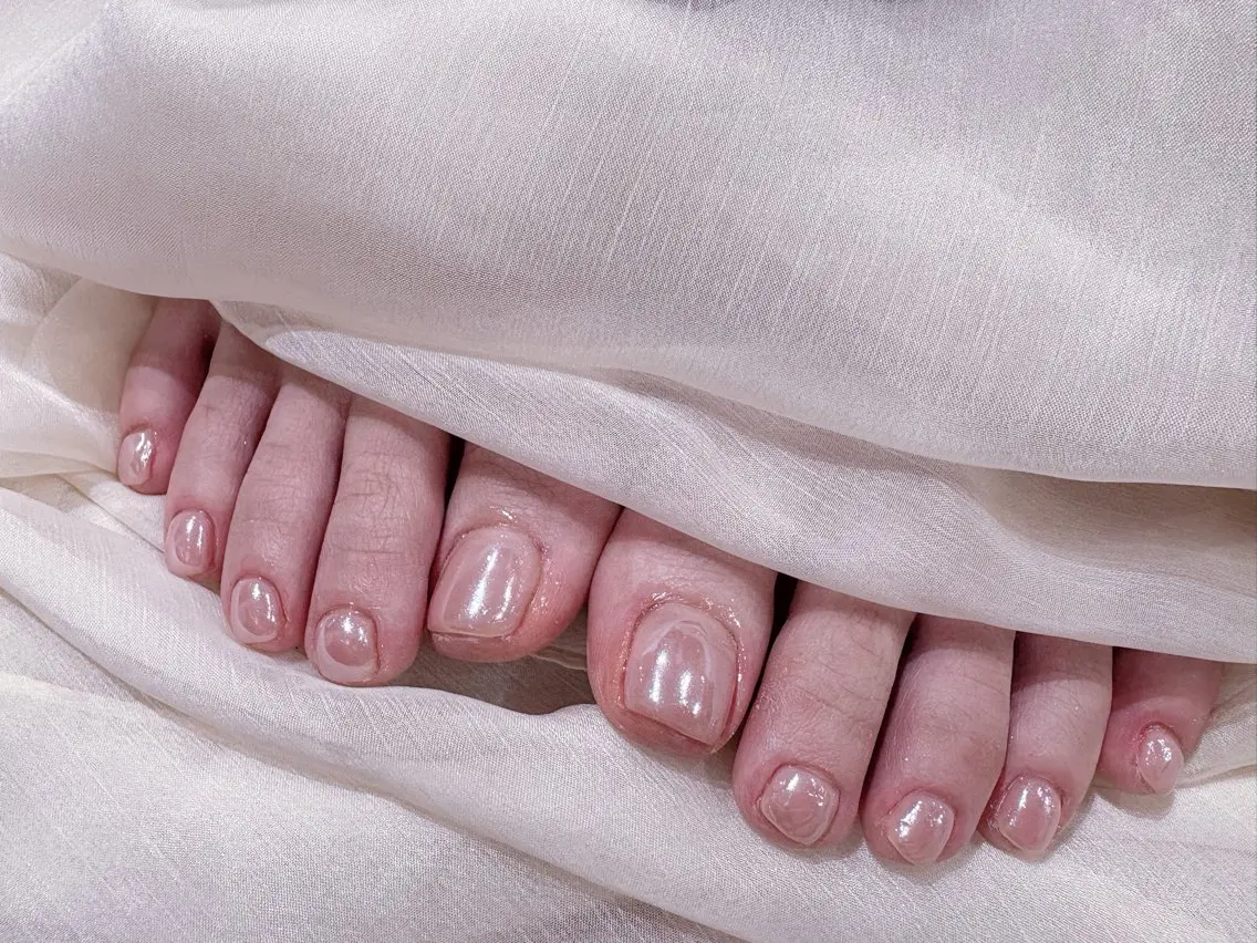 ネイル オーロラネイル フットネイル Nail R🌷 AKARI恵比寿のネイルデザイン