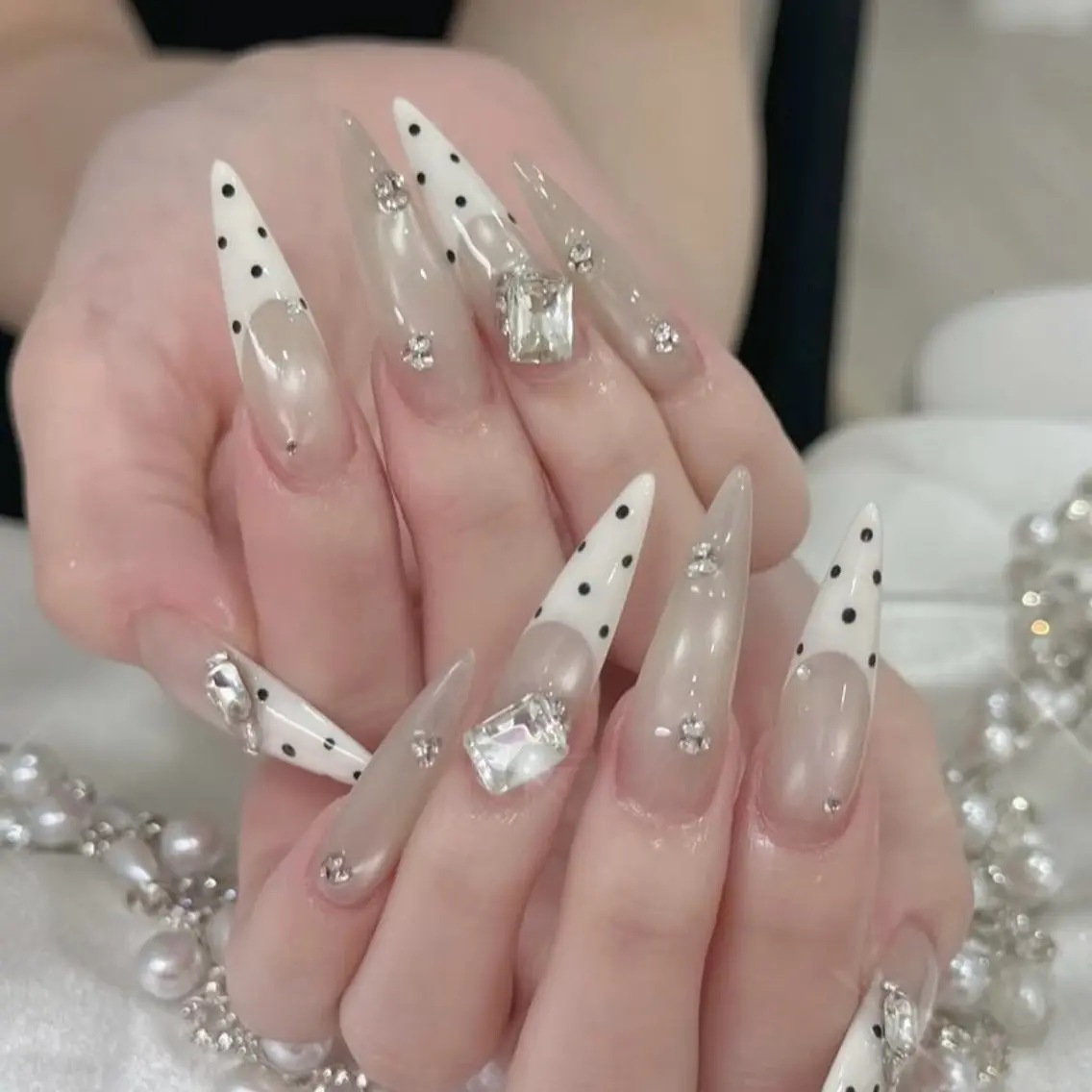 ネイル チークネイル ドット フットネイル フレンチネイル グラデーション ハンドネイル ハンドケア Nihonthy Nail 新宿のネイルデザイン