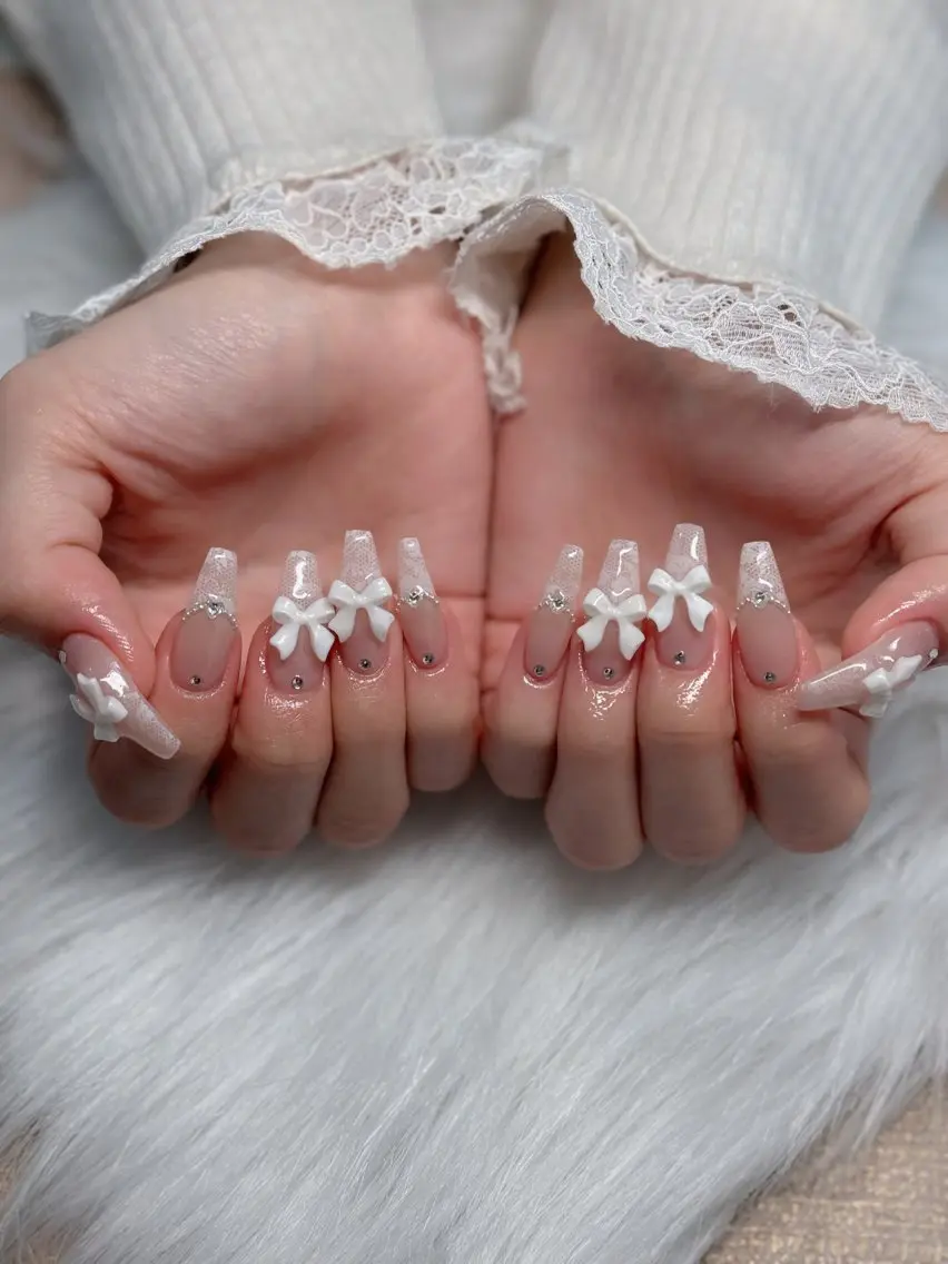 ネイル オーロラネイル フレンチネイル ジェルネイル ハロウィン キラキラネイル ハンドネイル H.baby Nail Salonのネイルデザイン