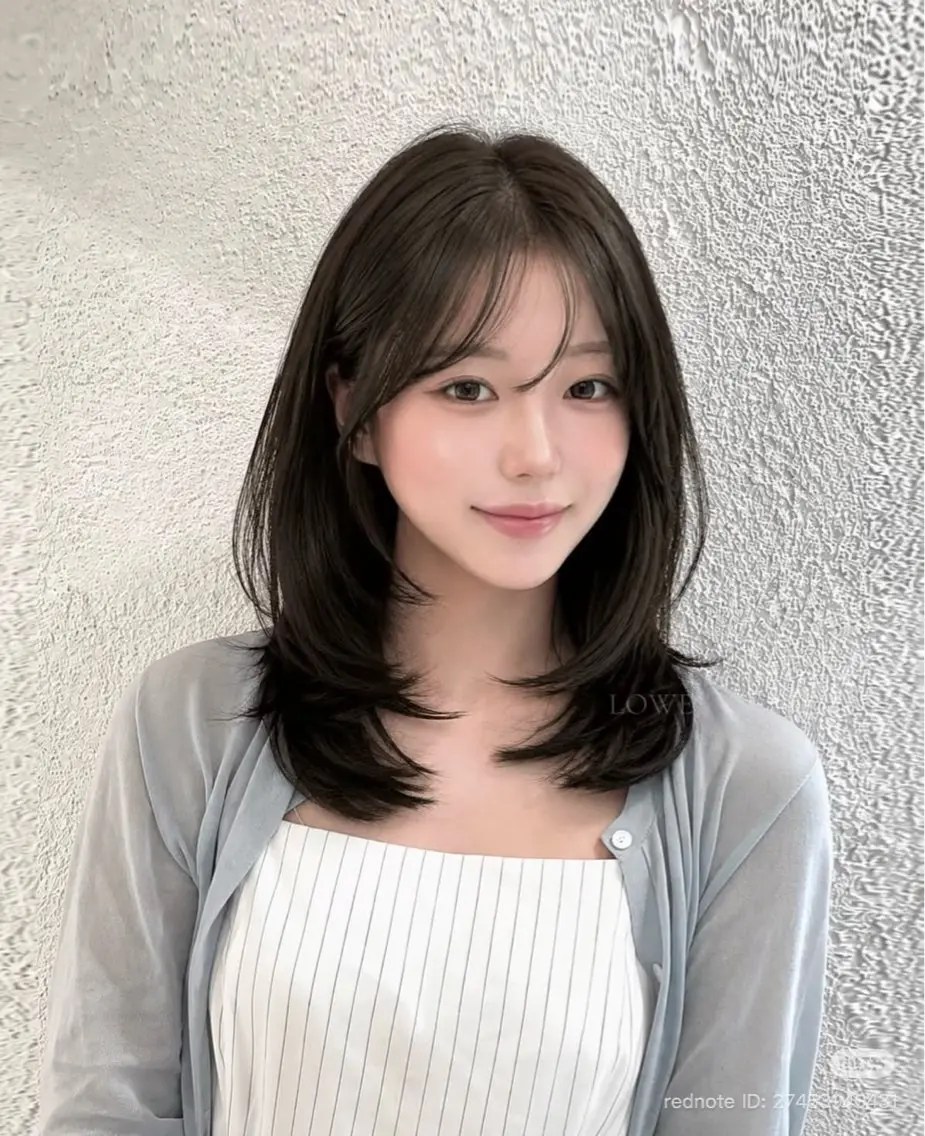 ミディアム Ayuri♡ ミディアムレイヤーのヘアスタイル