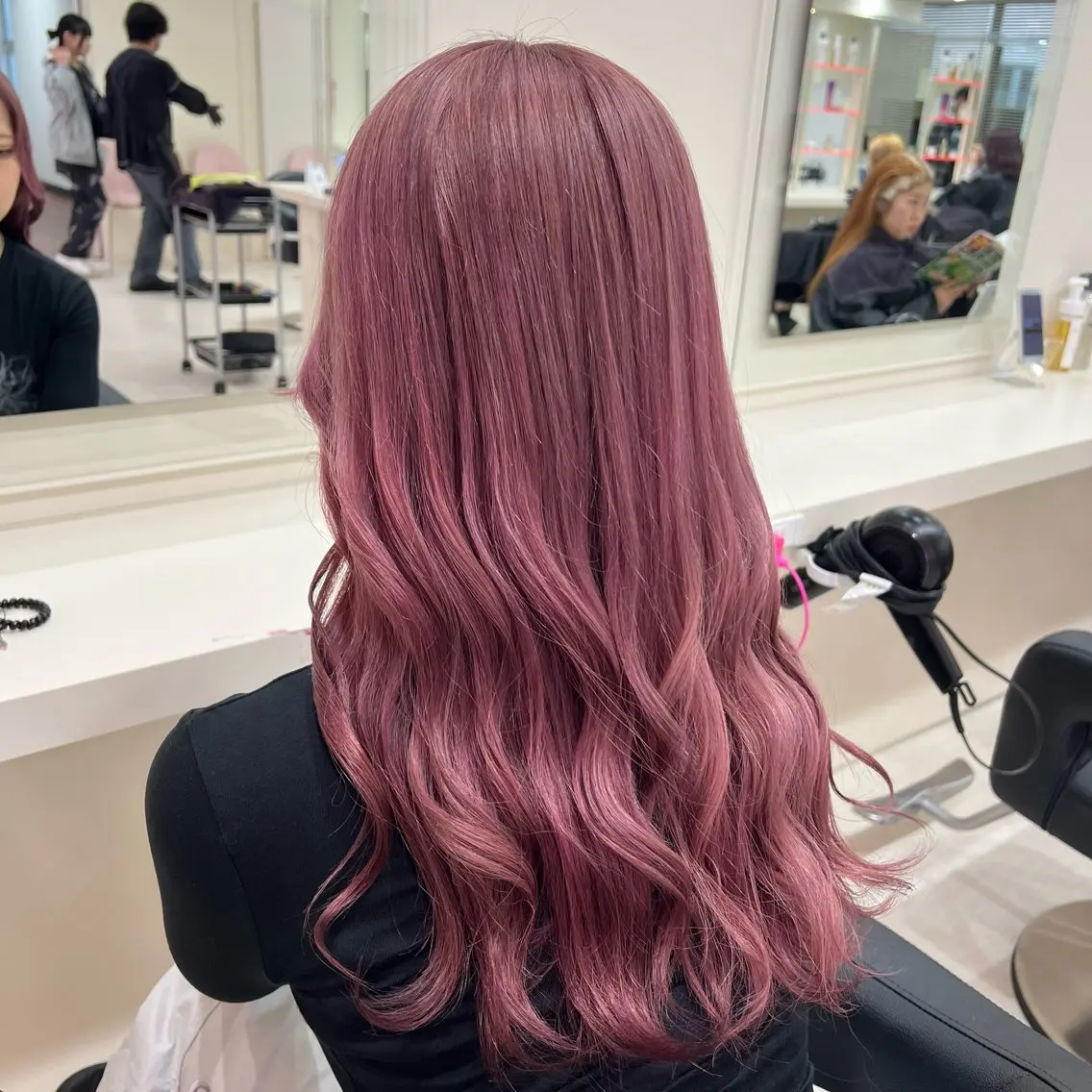 ロング カラー ヘアアレンジ 韓国レイヤー&ピンク 艶髪🩶maikoのヘアスタイル