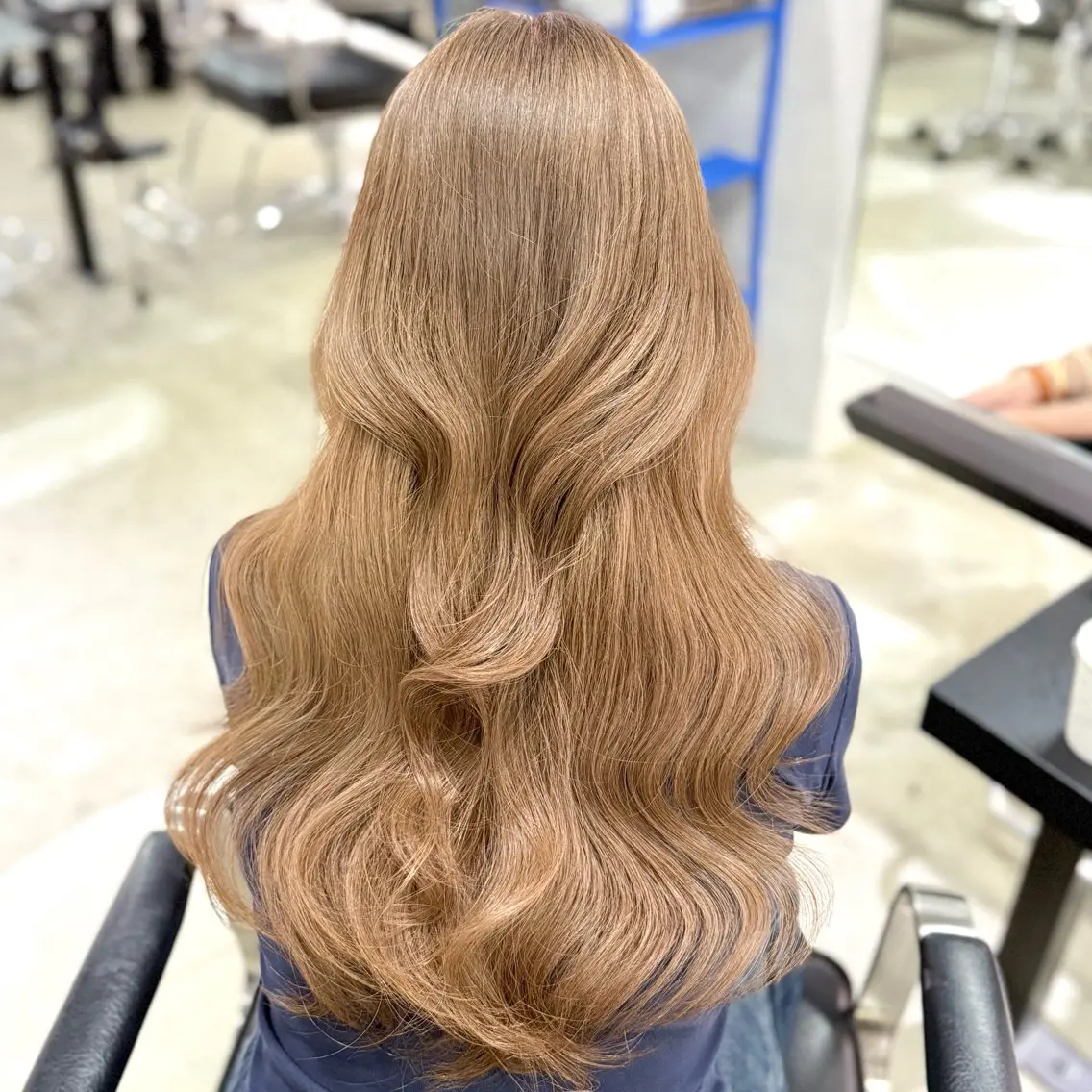 ロング カラー ベージュカラー ブリーチ ケアブリーチ ミルクティーベージュ レイヤーカット ヘアカラー トリートメント 🎀ミルクティー/暖 色×レイヤー/マリアのヘアスタイル