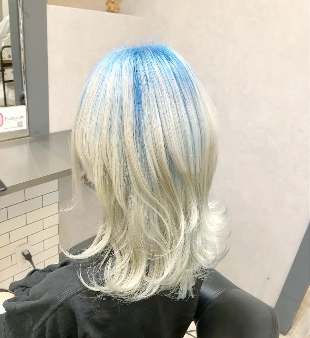 セミロング カラー ベージュカラー ブリーチ ブルーカラー ケアブリーチ ハイトーンカラー レイヤーブリーチ特化 ホワイト専門/岸のヘアスタイル