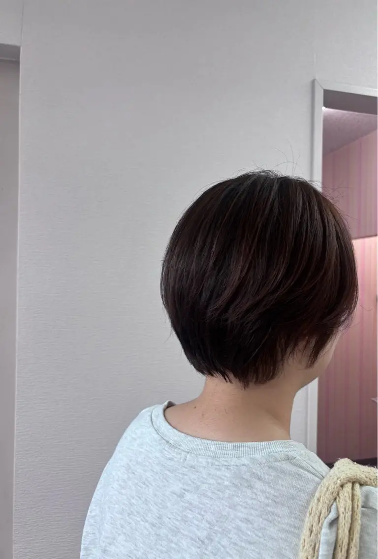 ショート カラー 真鍋 月音のヘアスタイル