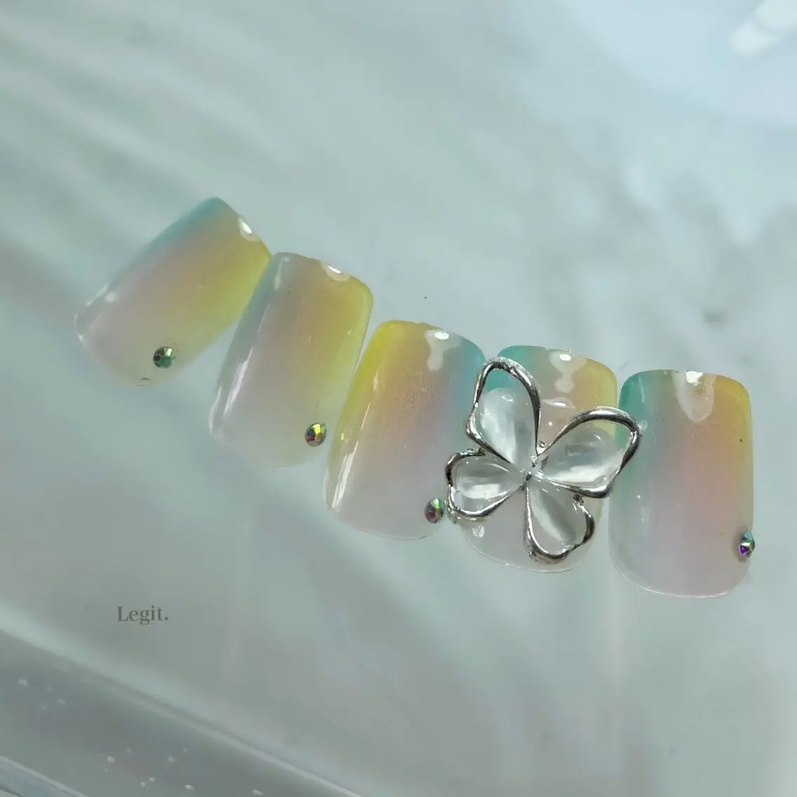 ネイル グラデーション Legit nail salonのネイルデザイン