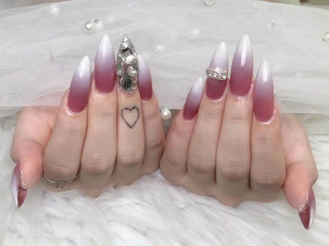 ネイル 💕リリ 長持ち得意🩷のネイルデザイン