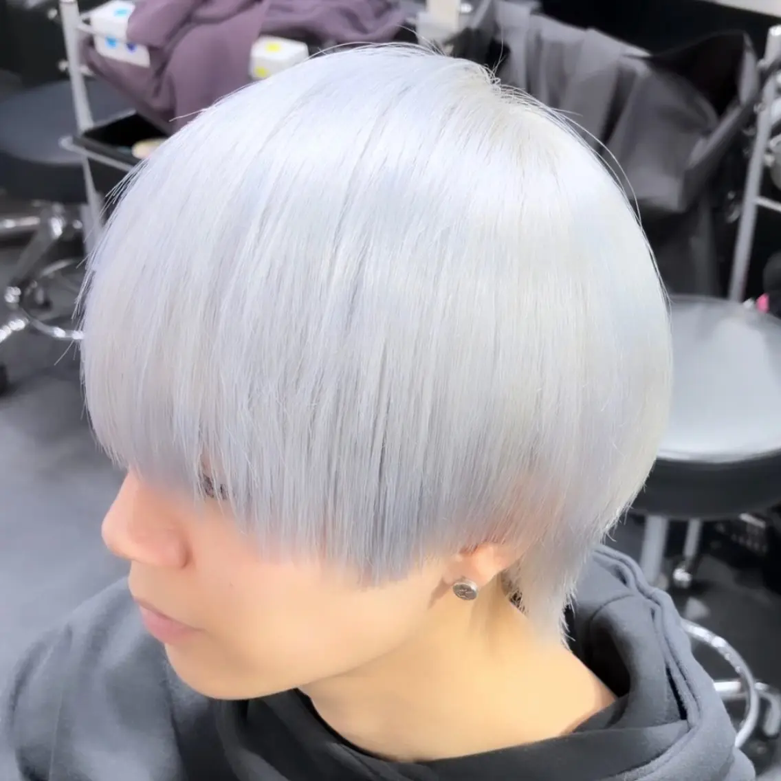 ショート カット ヘアカラー メンズハイトーン 佐藤智頼のヘアスタイル