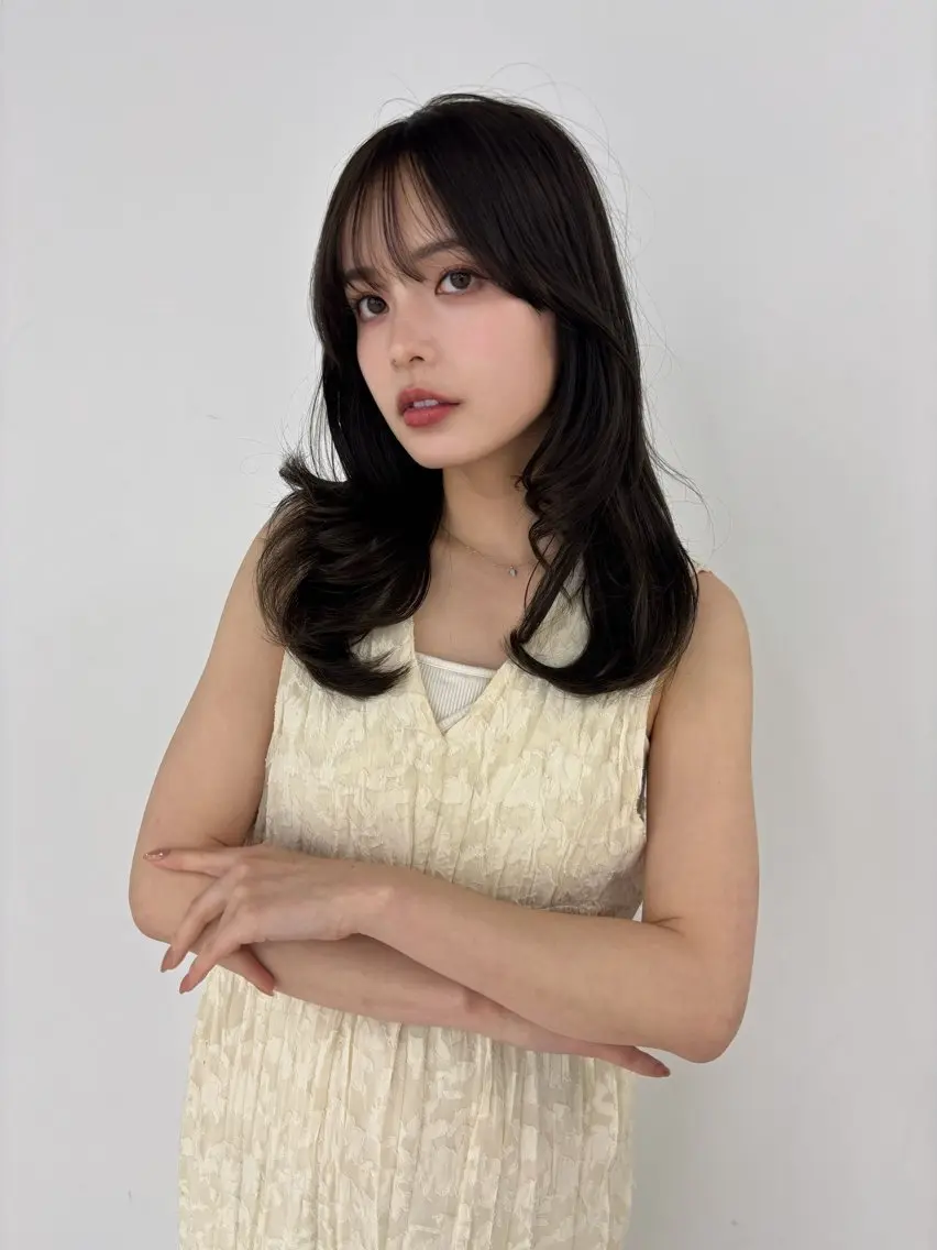 ミディアム 顔まわりレイヤー 顔周りカット レイヤーカット シースルーバング カット ヘアカラー トリートメント モテ髪‎🫧赤み消し カラー表参道きょうこのヘアスタイル