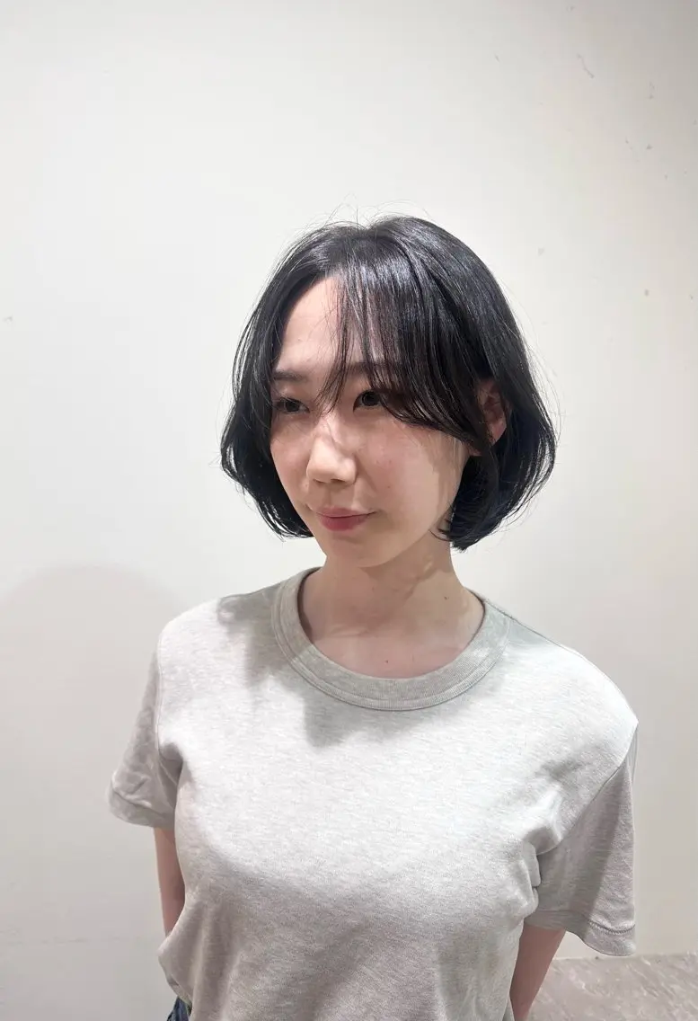 ショート カラー ダークグレー ボブ レイヤーカット カット ヘアカラー ピンクカラー/ mana🎀のヘアスタイル