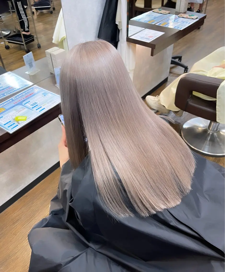 カラー ベージュカラー ブリーチ ケアブリーチ ミルクティーベージュ ヘアカラー SWAY_KAI_ 長谷川魁のヘアスタイル