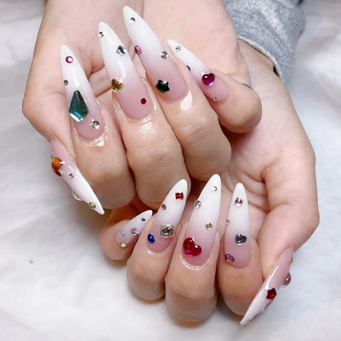 ネイル ハンドネイル 🍭Yun nail hyejin🌸のネイルデザイン