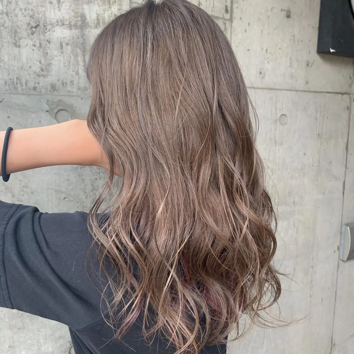ロング ヘアカラー トリートメント ミルクティーベージュ ブリーチ 店長 清水のヘアスタイル