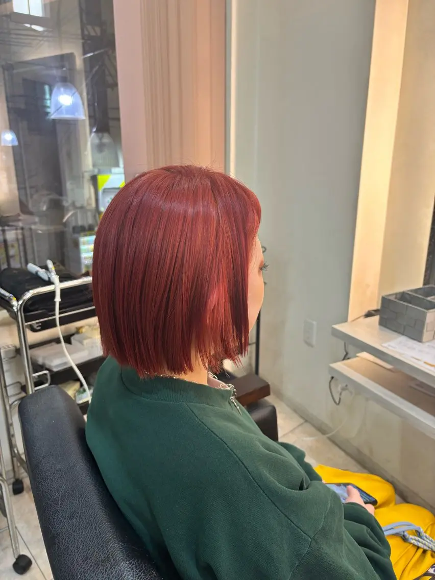 ミディアム カラー 切りっぱなしボブ レッドカラー ボブ ヘアカラー デザインカラー/ オダセイナのヘアスタイル