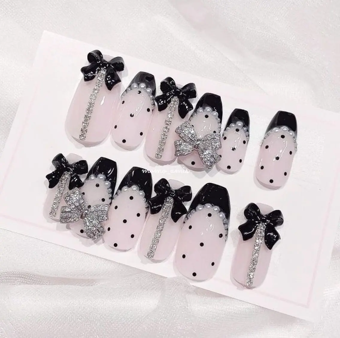 ネイル 長さ出し グラデーション 卒業式 キラキラネイル マグネットネイル Lee Nails チップ長さだし専門店のネイルデザイン