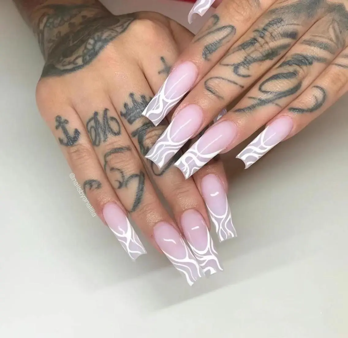 ネイル ハンドネイル MoonNail ユリ🌸のネイルデザイン