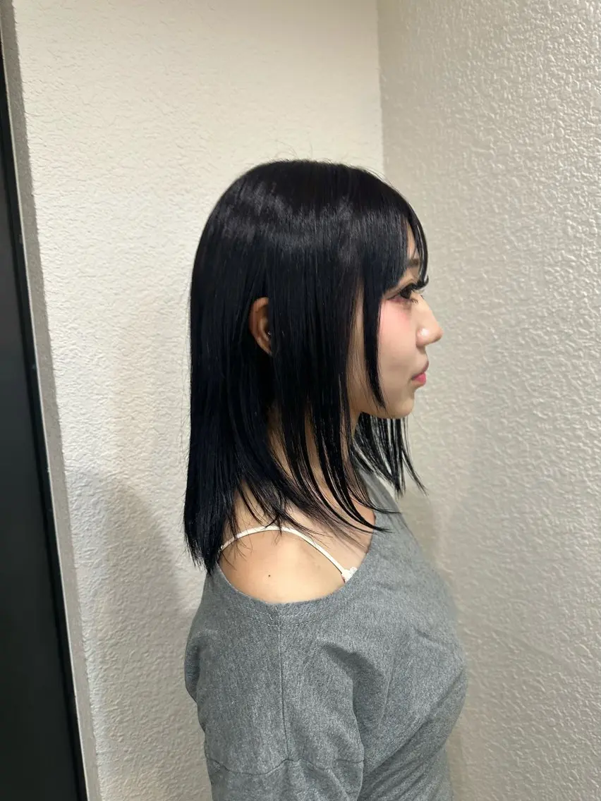 ミディアム カラー 黒髪 ブルーカラー ブルーブラック 透明感カラー ヘアカラー s u z uのヘアスタイル