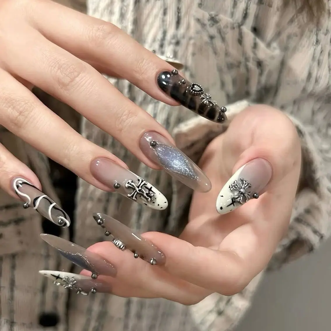 ネイル ジェルネイル 韓国ネイル ロングネイル ニュアンスネイル スカルプネイル ハンドネイル Blingg NailStudioのネイルデザイン