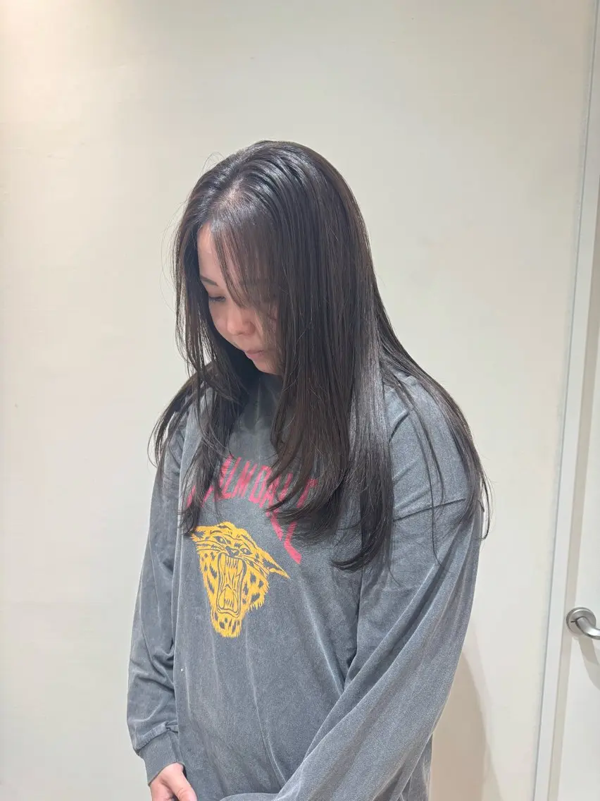 ロング 顔まわりレイヤー 韓国風ヘア レイヤーカット ロング おくれ毛 カット ヘアカラー トリートメント 景山 きずなのヘアスタイル