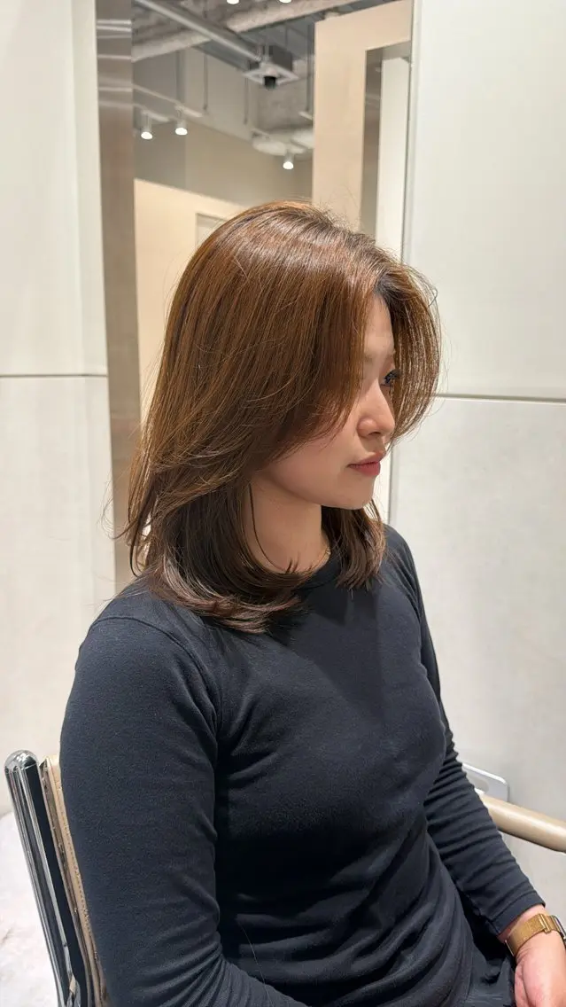 ミディアム カラー ミディアムレイヤー レイヤーカット カット ヘアカラー トリートメント たるみことり🌼新宿 レイヤー・パーマのヘアスタイル