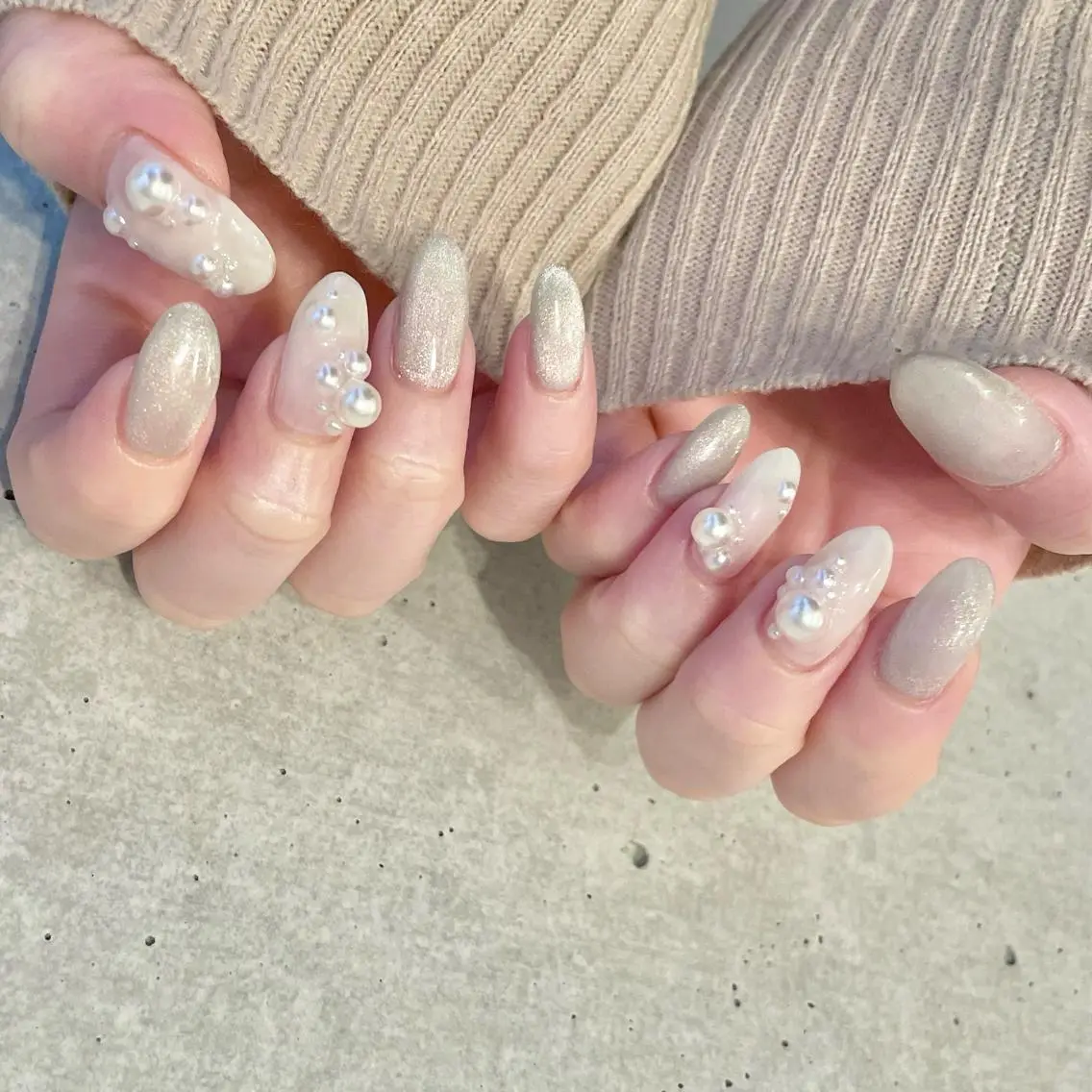 ロング カラー パーマ ヘアアレンジ メンズ キッズ ネイル マツエク・マツパ アイブロウ マグネットネイル ホワイト el. by Aoのネイルデザイン