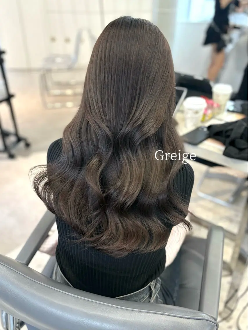 ロング カラー グレージュ カット ヘアカラー トリートメント MEI🎀つやカラー 🎀レイヤー🎀渋谷のヘアスタイル