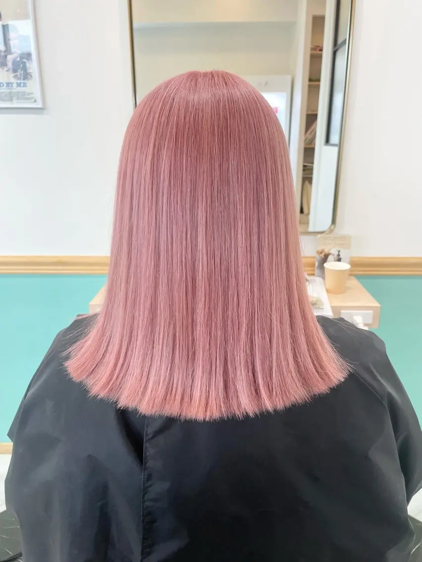 ミディアム カラー ピンクカラー 透明感ブリーチ ハイトーンウエダのヘアスタイル
