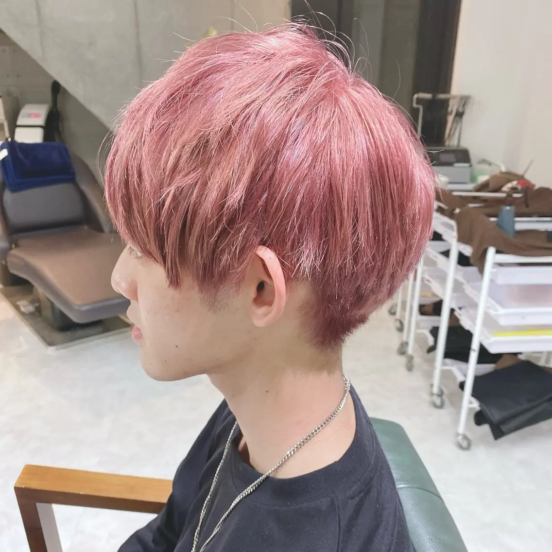 ショート カラー ブリーチ デザインカラー ハイトーンカラー ピンクカラー ヘアカラー トリートメント DAYS Men’sのヘアスタイル