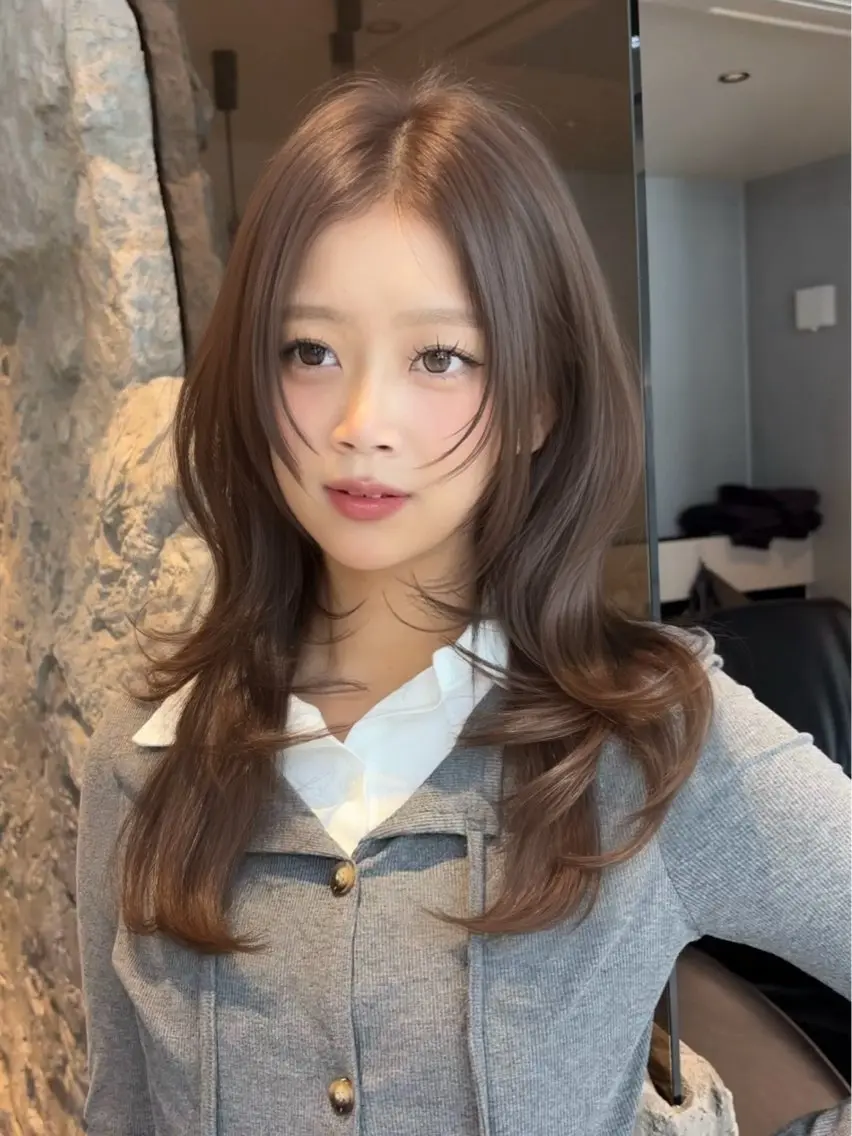 ロング 顔まわりレイヤー 顔周りカット ハイレイヤー レイヤーカット ローレイヤー カット ヘアカラー MOMOHA/ 🍑レイヤーカットのヘアスタイル