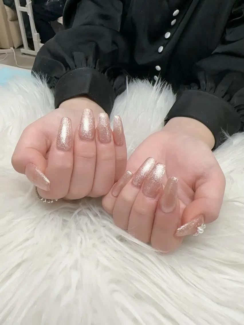 【ストーン2粒付き】フラッシュネイルとミラーネイル　¥5480の写真