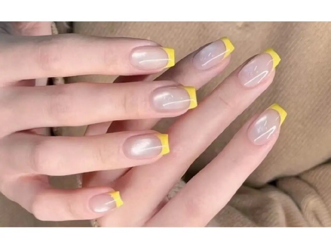 【初回オフ無料】Hand｜《NEW》マグネット×フレンチネイルの写真