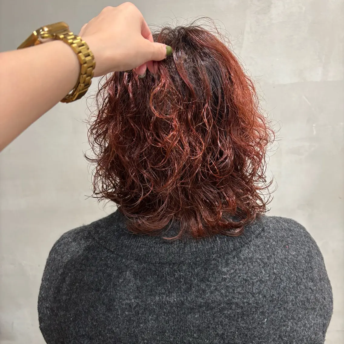 ミディアム パーマ 瑠己杏 :ボブ/ ハイトーンワンカラーのヘアスタイル