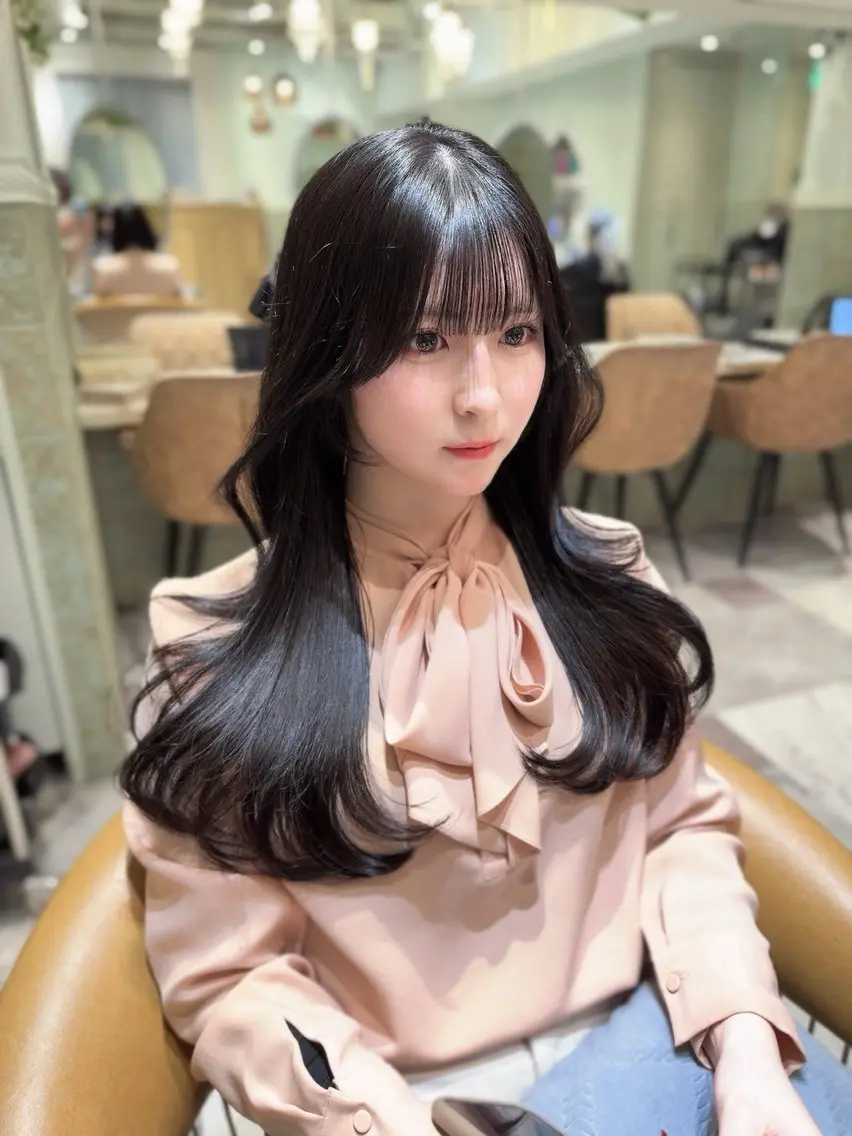 ロング カラー ベージュカラー 黒髪 ブリーチ ブルーカラー ブルーブラック カット ヘアカラー トリートメント 木屋元一/透明感 /前髪/レイヤーのヘアスタイル