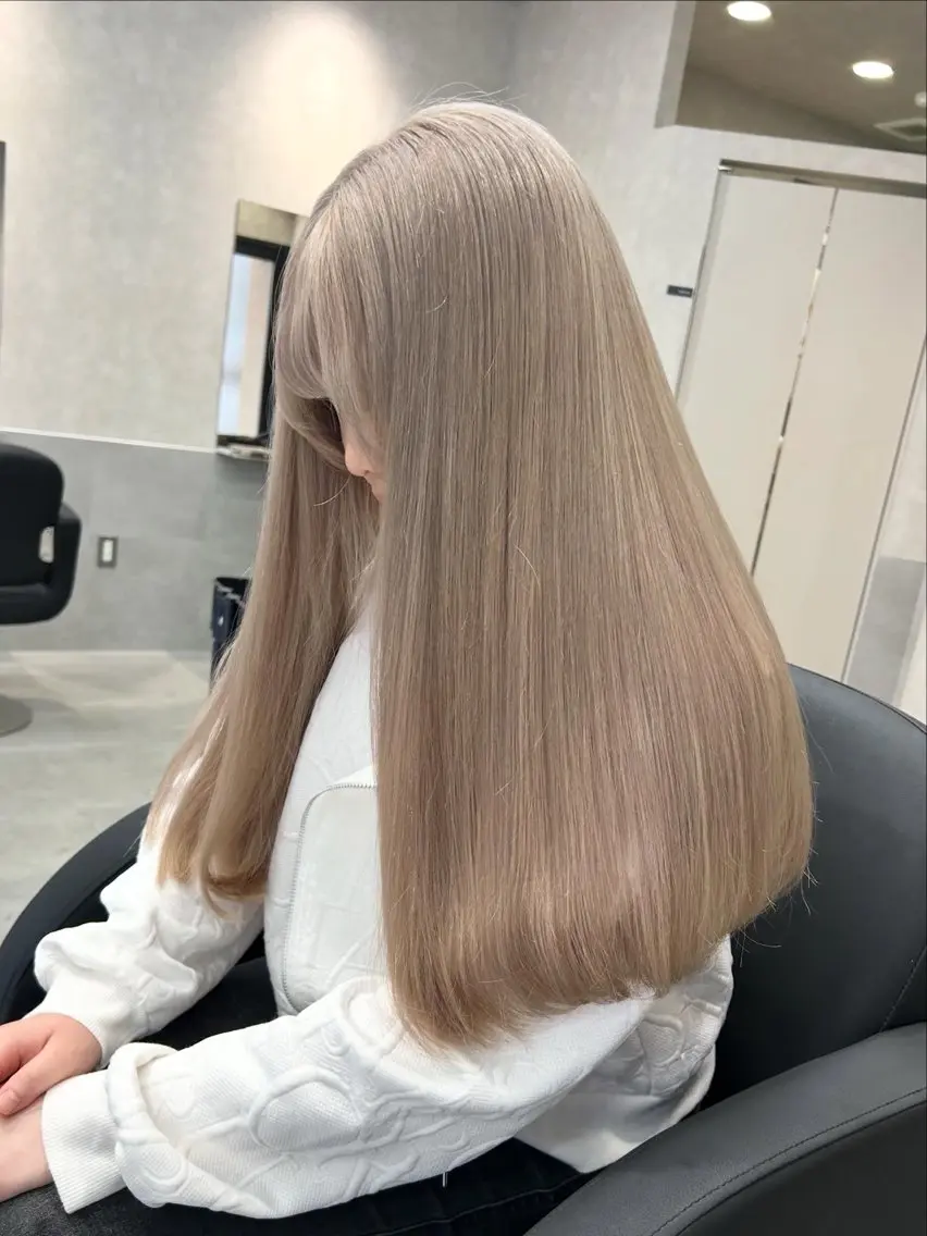 ロング カラー ブリーチ ヘアカラー トリートメント moe🎀 透明感カラーのヘアスタイル