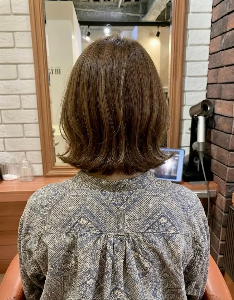 ミディアム カラー ボブ 顔周りカット 外ハネヘア flencia 丸 和博|カットのヘアスタイル