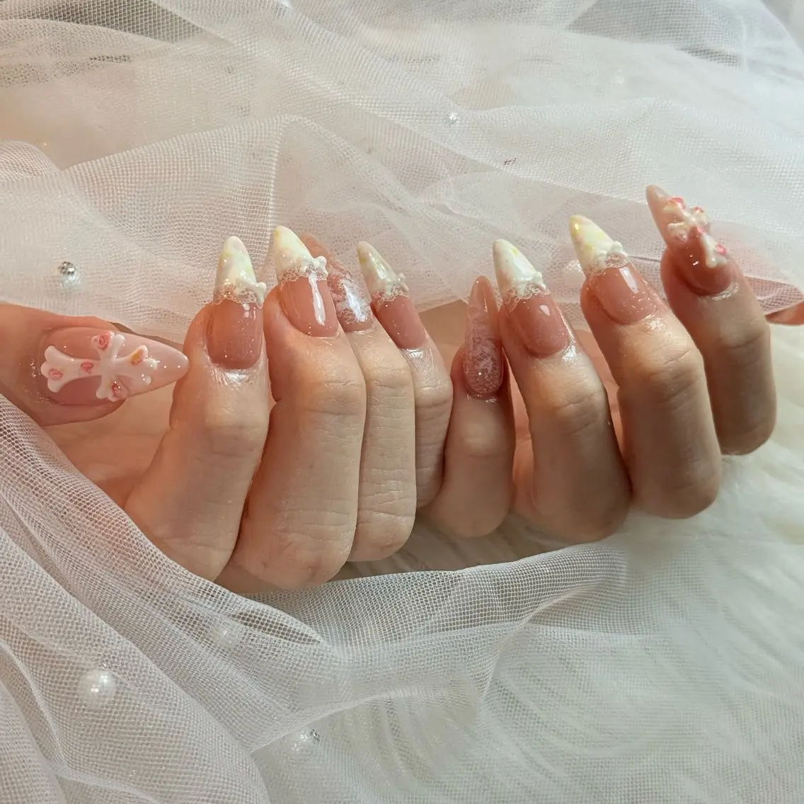 ネイル アートネイル チークネイル フレンチネイル グラデーション キラキラネイル ハンドネイル Risa_ Nailのネイルデザイン