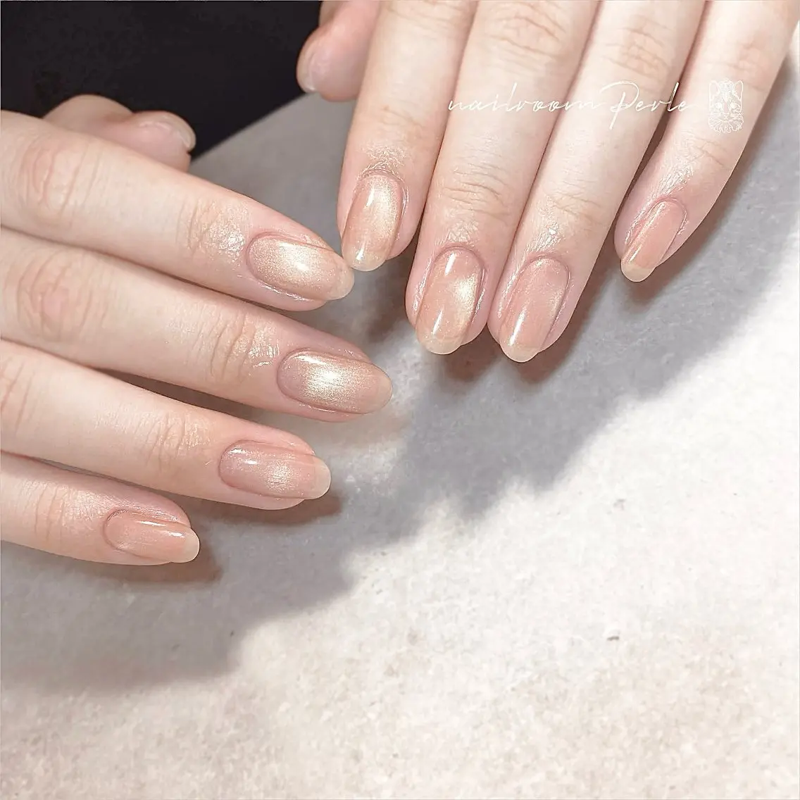 ネイル ゴールド マグネットネイル ニュアンスネイル ワンカラーネイル ハンドネイル nail room Perleのネイルデザイン