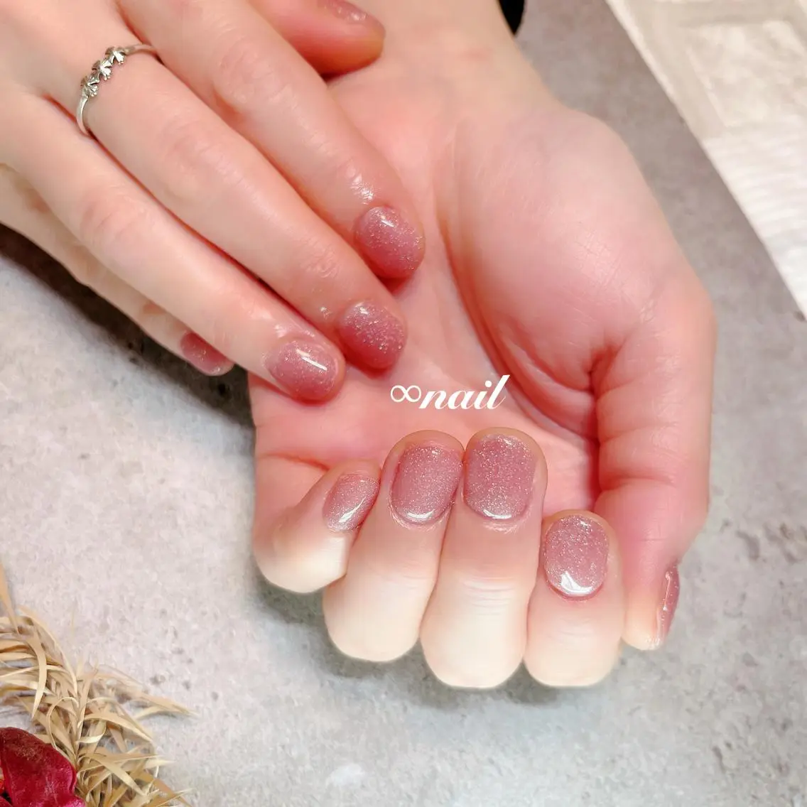 ネイル アートネイル ジェルネイル キラキラネイル ラメ(グリッター) オフィスネイル 🧸 Emiri🫧のマツエク・マツパデザイン