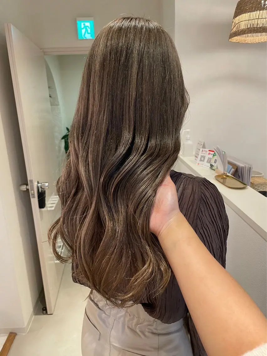 ロング カラー カット ヘアカラー 髙野 未衣菜のヘアスタイル