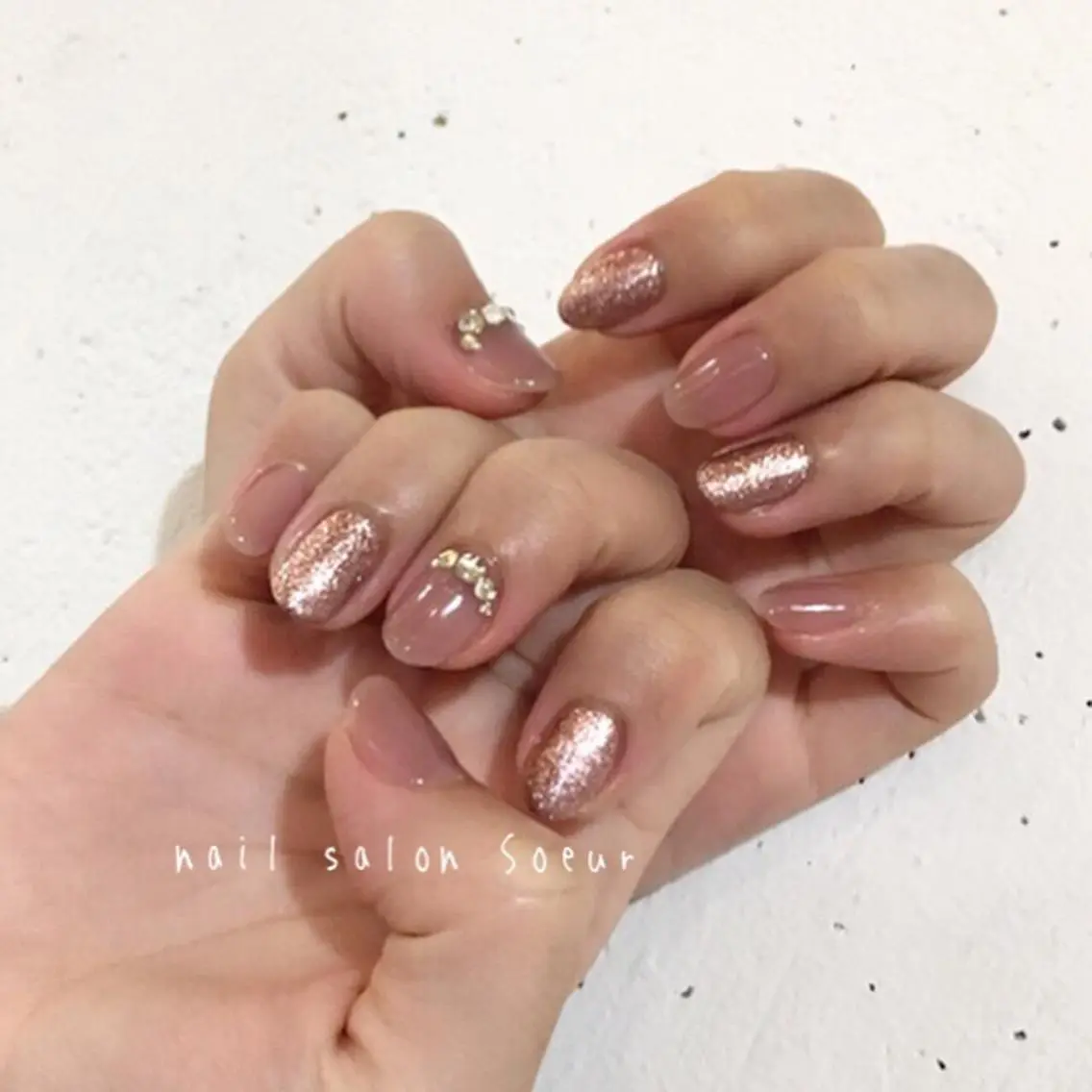 ネイル ジェルネイル ワンカラーネイル ピンク ストーンネイル 冬ネイル nail salon Soeurのネイルデザイン