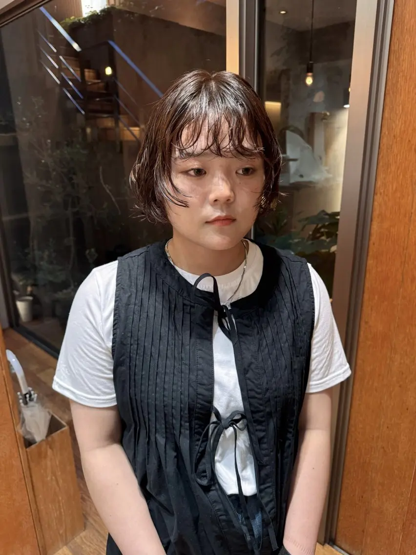 ショート パーマ ボブ 伸ばしかけ ニュアンスパーマ カット パーマ 大橋 芽衣のヘアスタイル