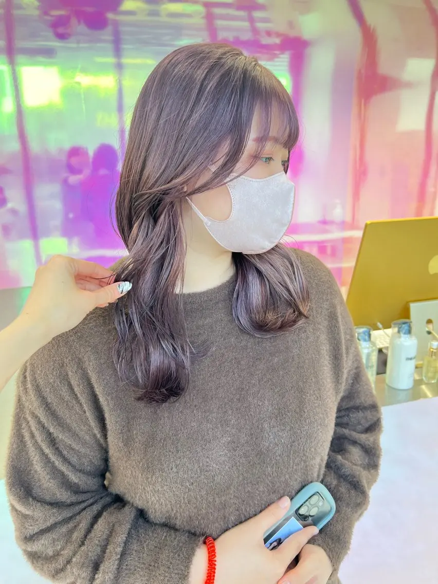セミロング カラー KANAMI 🌏のヘアスタイル