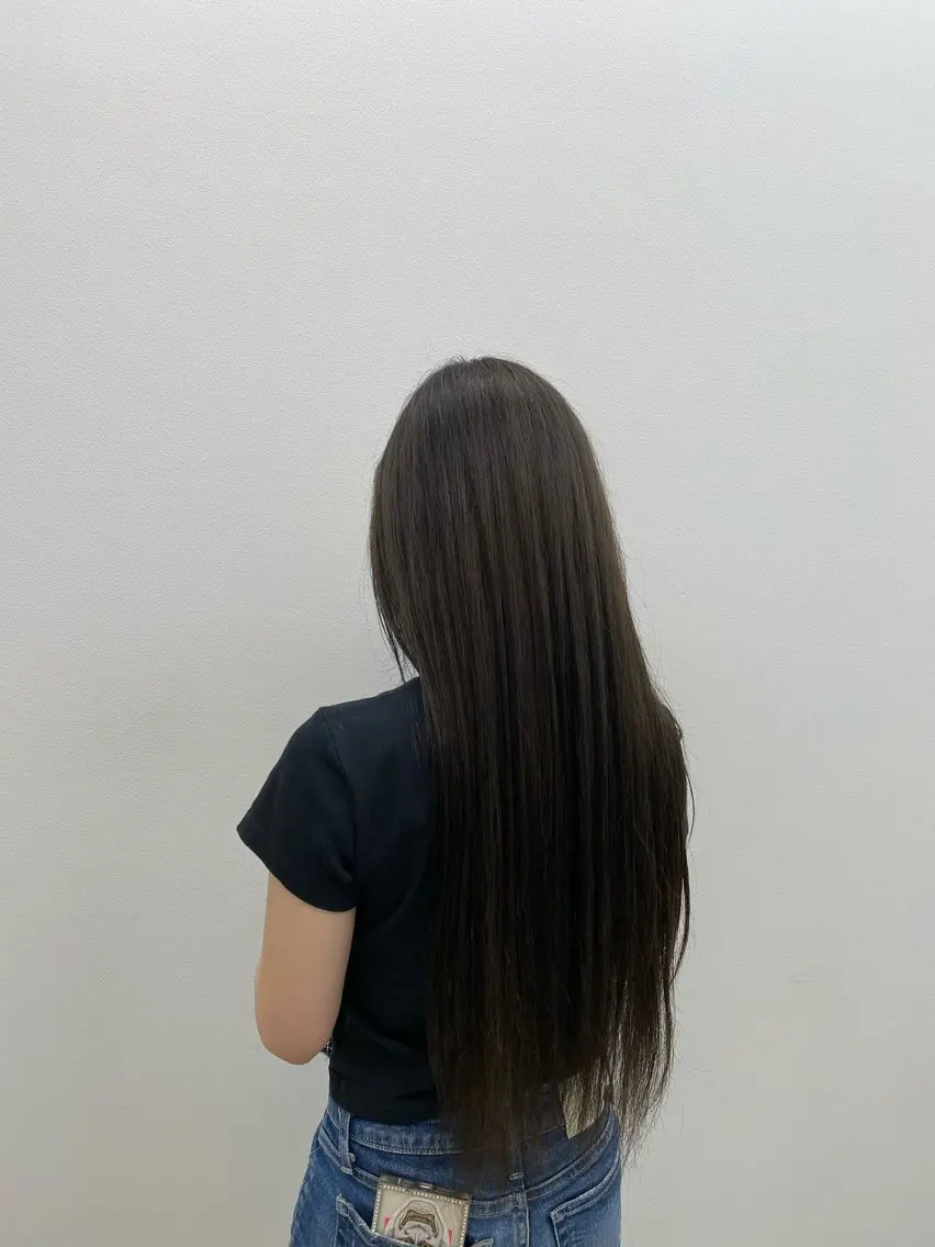 ロング カラー ブリーチ 小川 凜華のヘアスタイル