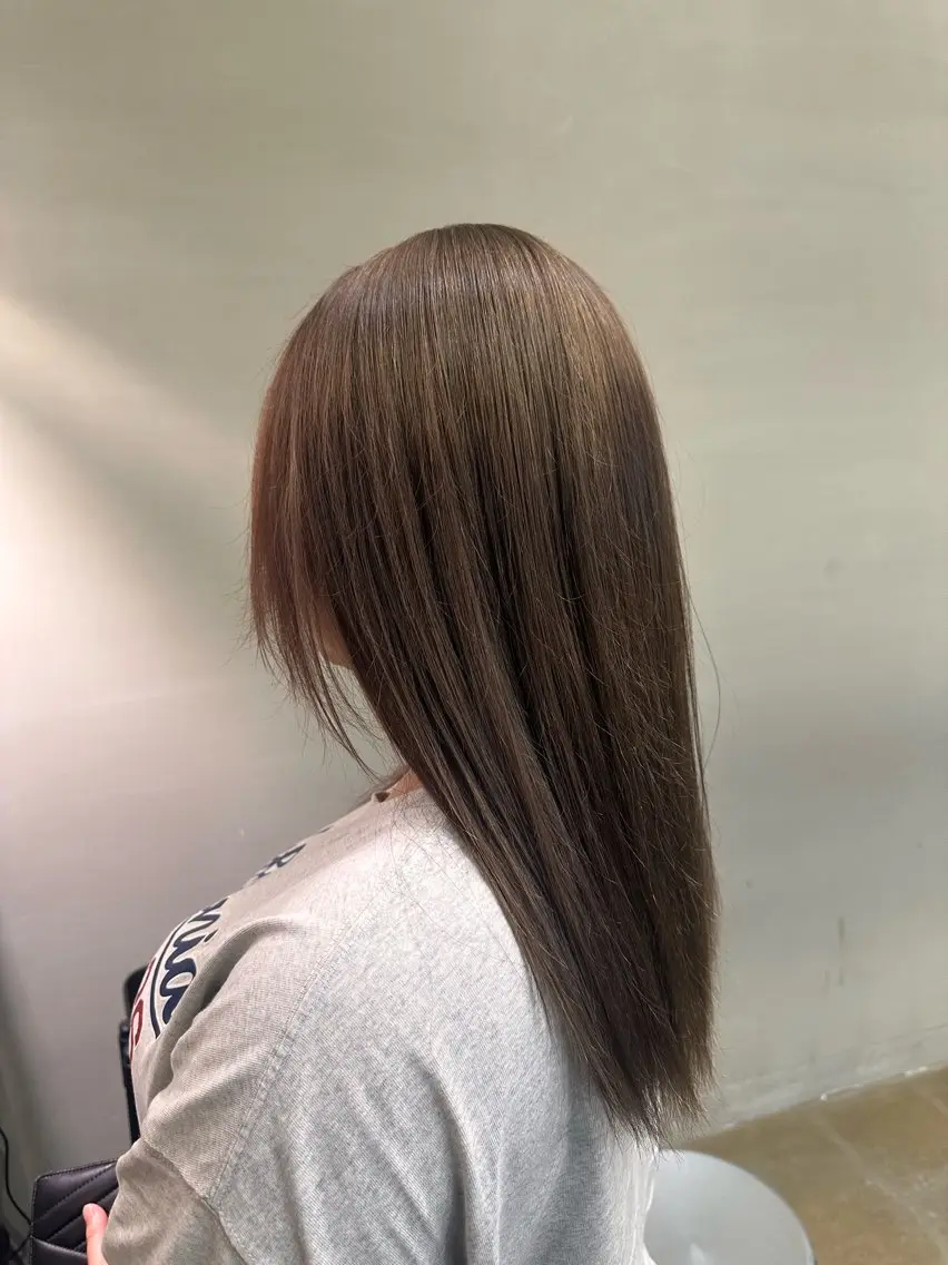 セミロング ヘアカラー 鈴木 アナンのヘアスタイル