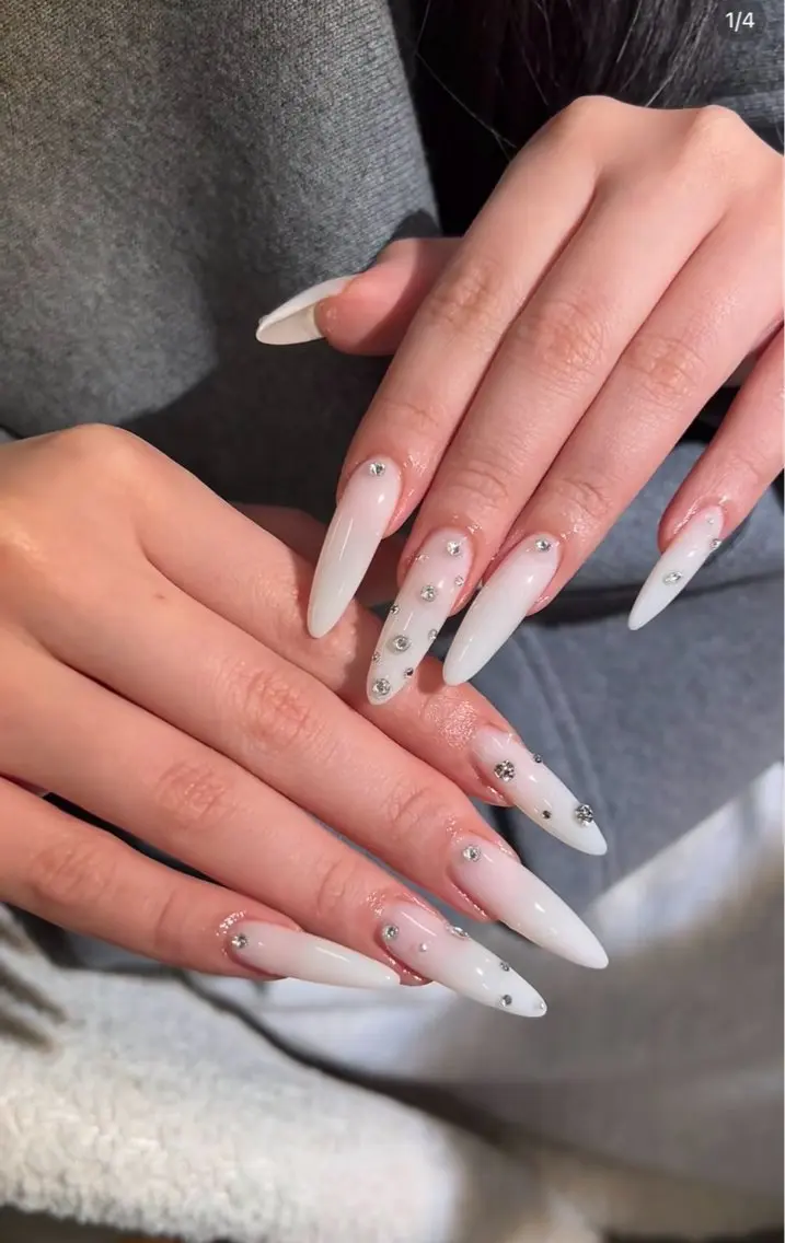 ネイル フレンチネイル キラキラネイル 韓国ネイル シンプルネイル ワンホンネイル ハンドネイル MEI Nailのネイルデザイン
