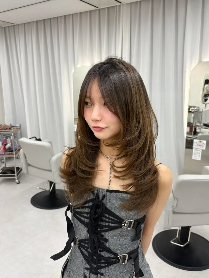 ロング カット 韓国レイヤー/透明感 カラー🖤アイナのヘアスタイル