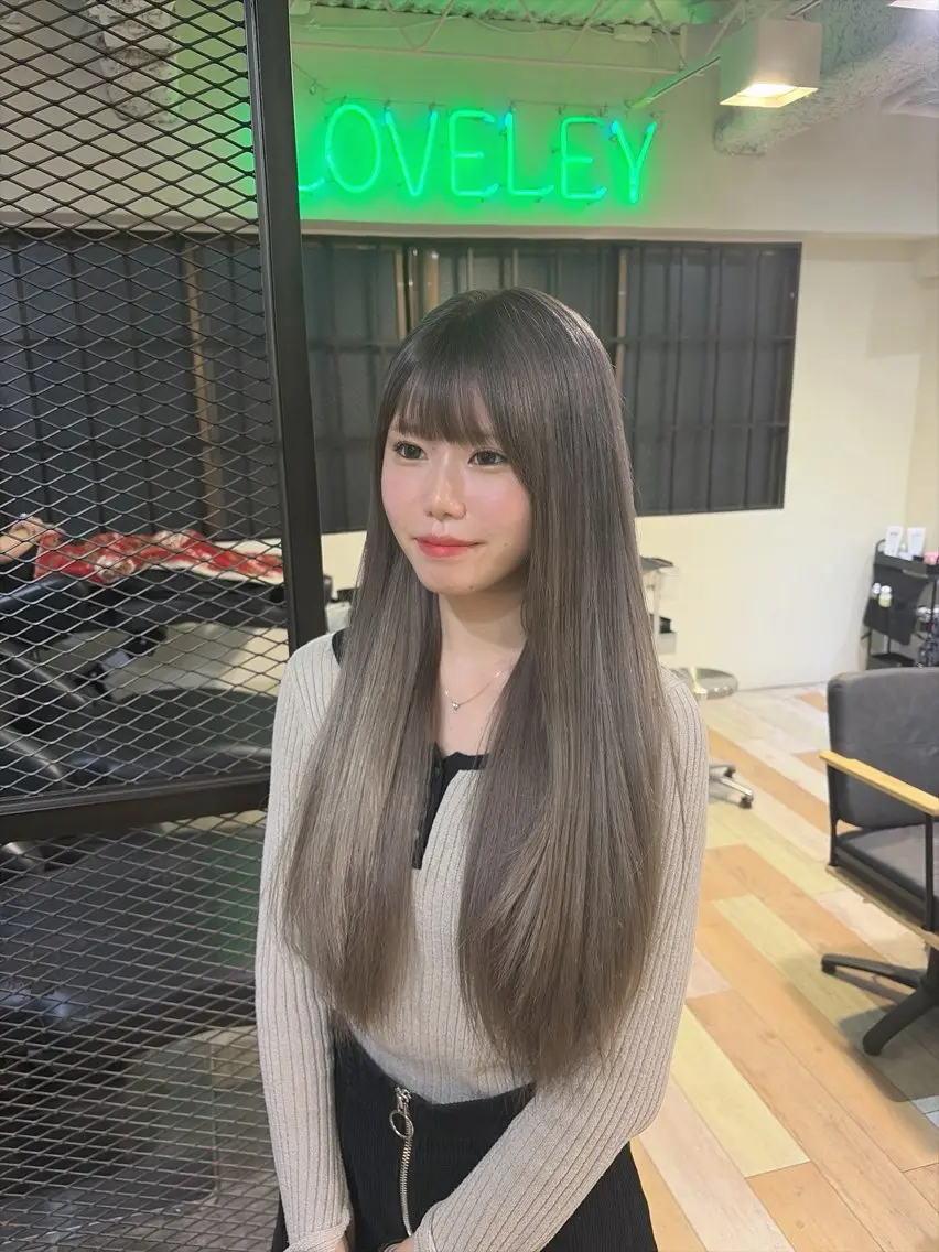 ロング ヘアカラー 💜🦋 COCONA🦋💜のヘアスタイル