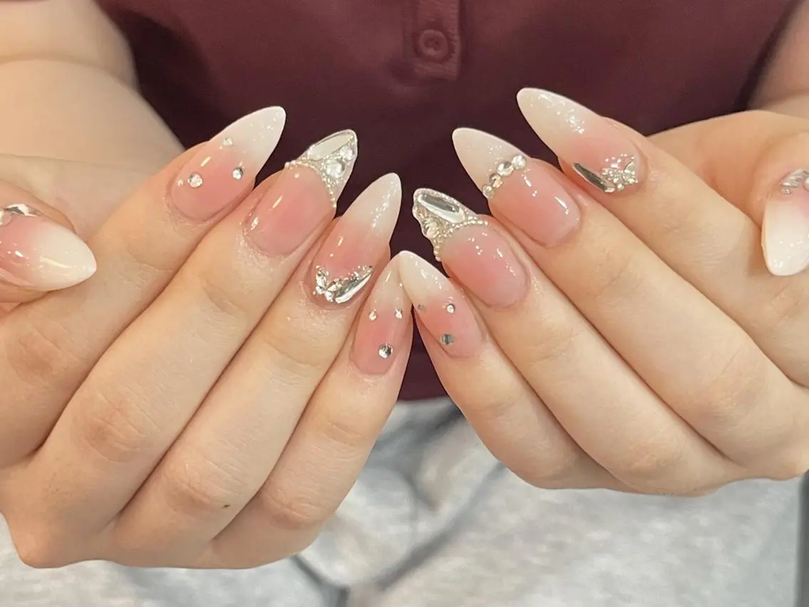 ネイル オーロラネイル 長さ出し フットネイル フレンチネイル ジェルネイル NaMi Belle Nailのネイルデザイン