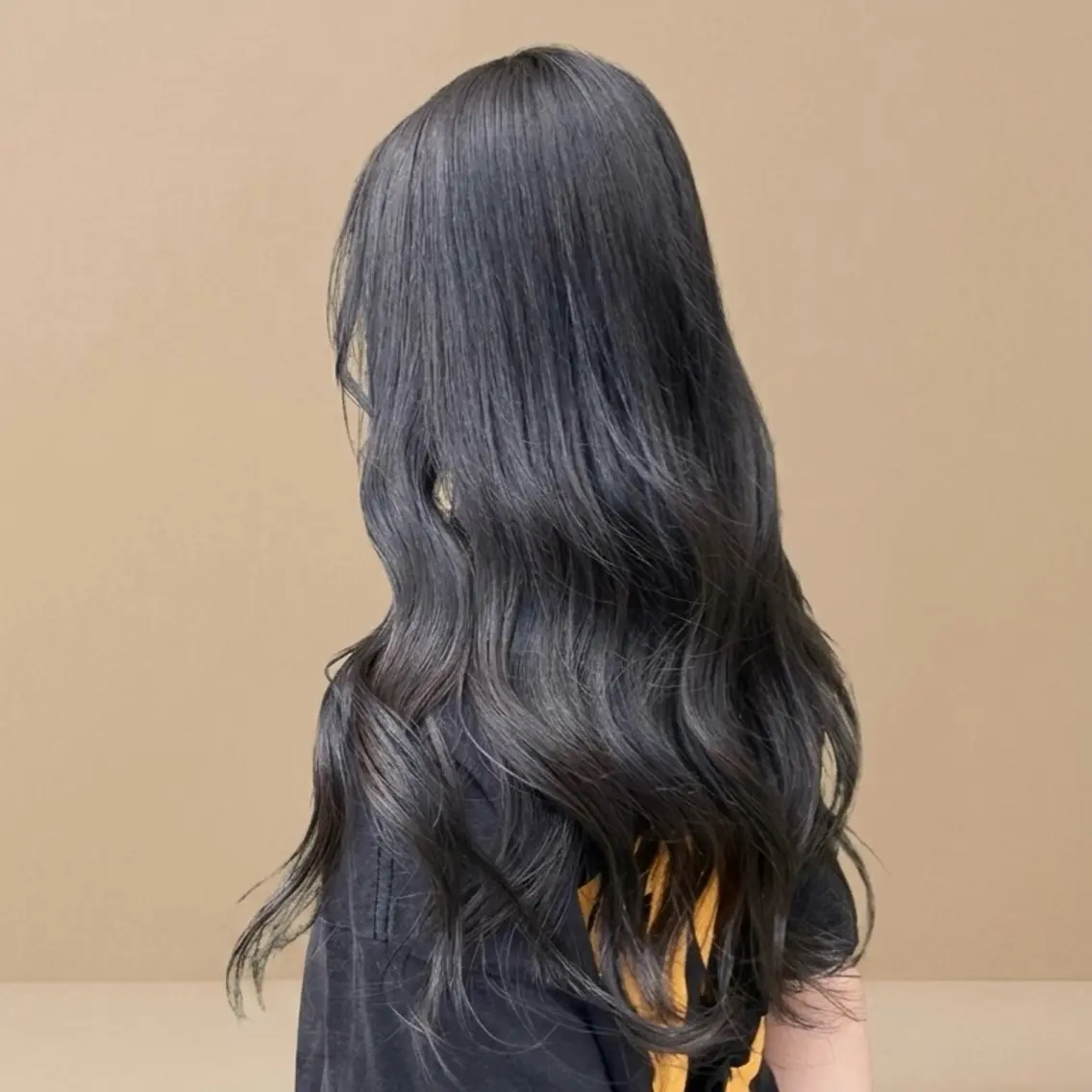 カラー ブリーチ ブルーカラー ブルーグレー 真野 令子のヘアスタイル