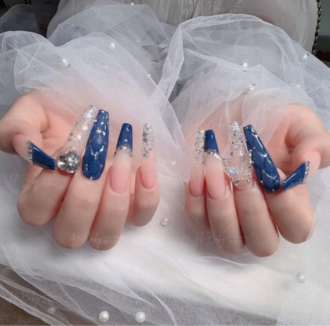 ネイル オーロラネイル フレンチネイル ジェルネイル ハロウィン キラキラネイル ハンドネイル H.baby Nail Salonのネイルデザイン