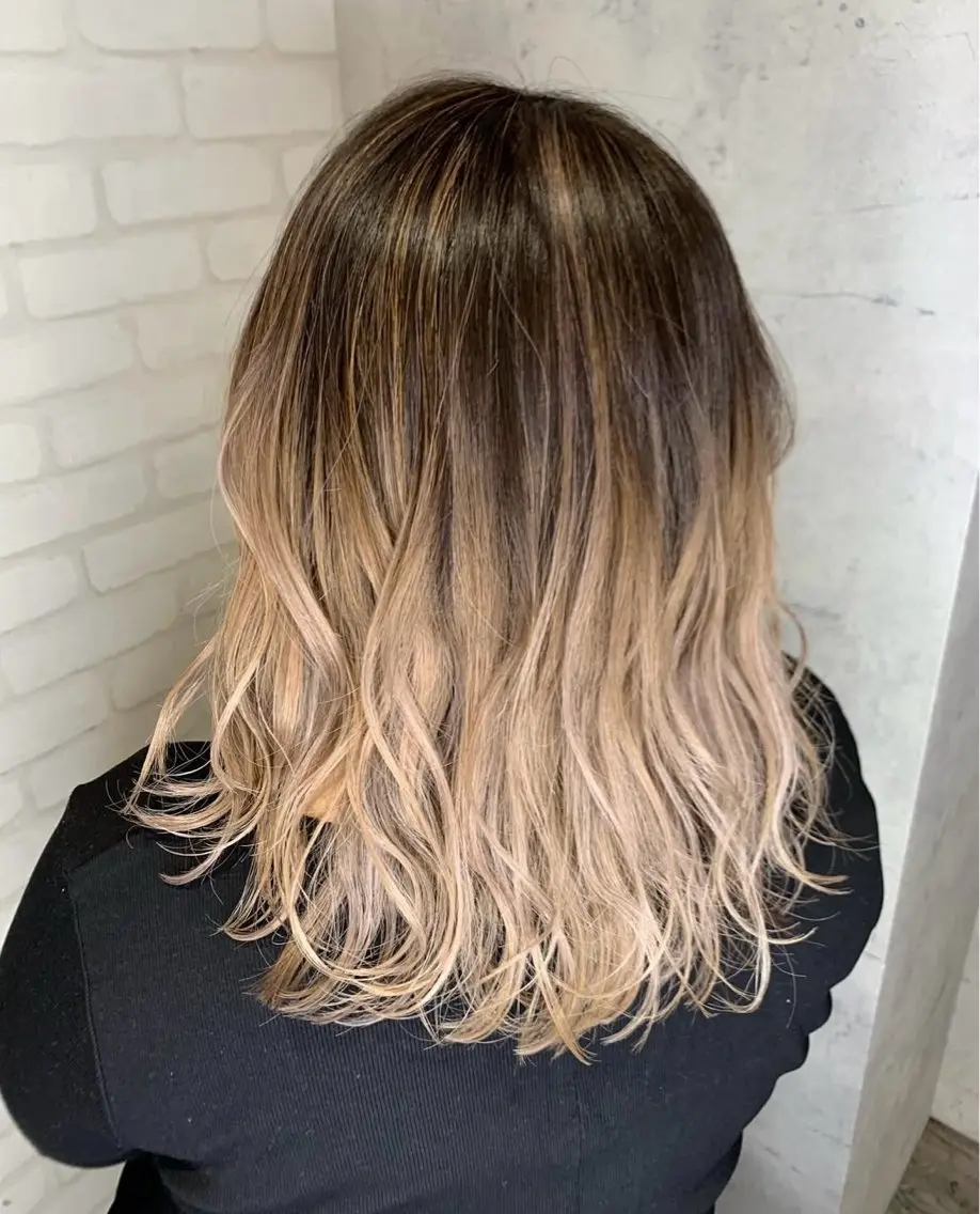 セミロング カラー ヘアアレンジ バレイヤージュ レイヤーカット ヘアカラー トリートメント ヘアセット トップスタイリスト Shoyaのヘアスタイル